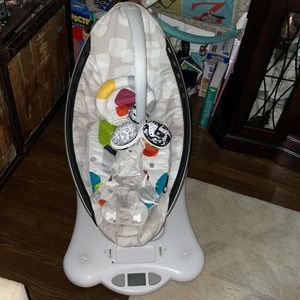 4moms Rocka Roo with infant seat